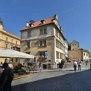 U 3 Pstrosu Praga